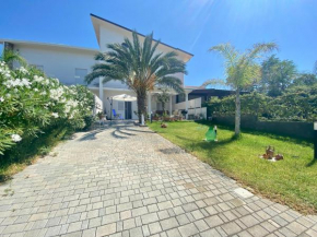 VILLA OASI a 50 mt dalla spiaggia